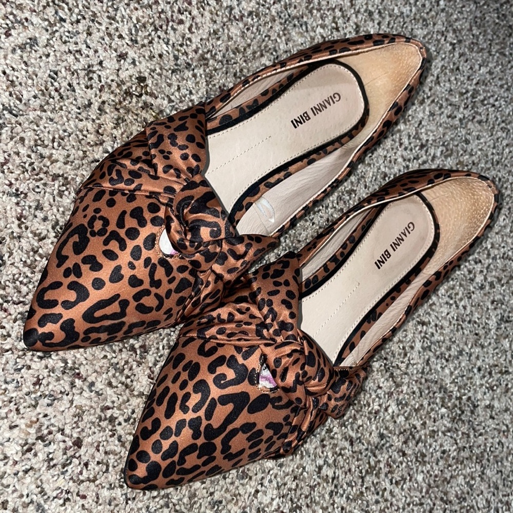 Gianni Bini Keyllann leopard print flats